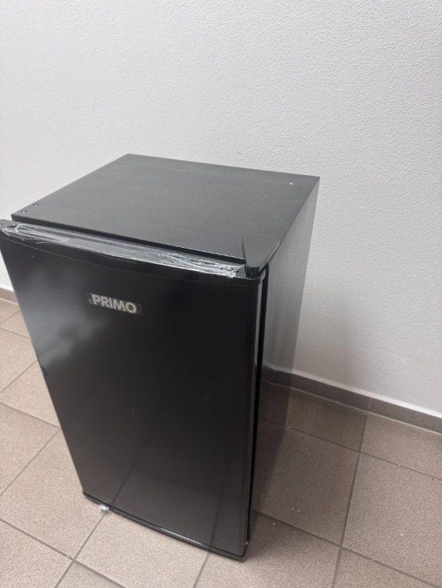 Lednice s mrazákem - černá - Outlet - PRIMO PR177FR/B1