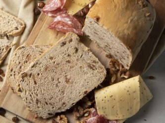 Rozinkovo – ořechový chlebík Rozinkovo – ořechový chlebík