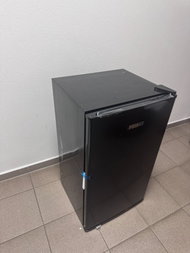 Lednice s mrazákem - černá - Outlet - PRIMO PR177FR/B1