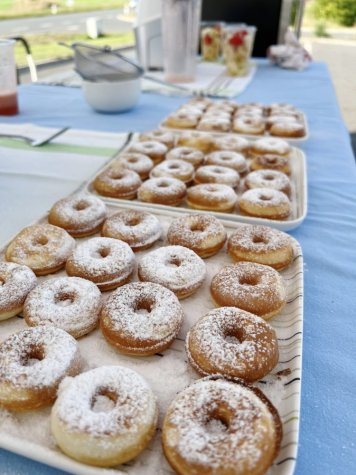 Takhle krásně donutky vypadají, když je servírujete na nějaké akci Takhle krásně donutky vypadají, když je servírujete na nějaké akci
