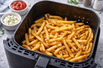 Domácí hranolky v horkovzdušné fritéze Domácí hranolky v horkovzdušné fritéze