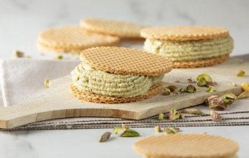 Řecký pistáciový mražený jogurt