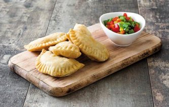 Empanadillas se sýrem a šunkou Empanadillas se sýrem a šunkou