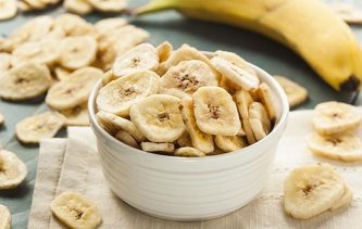 Exotické banánové chipsy